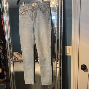 Refirmation Light Blue Jeans
Style: Serena High Skinny Jean Aruba Wash